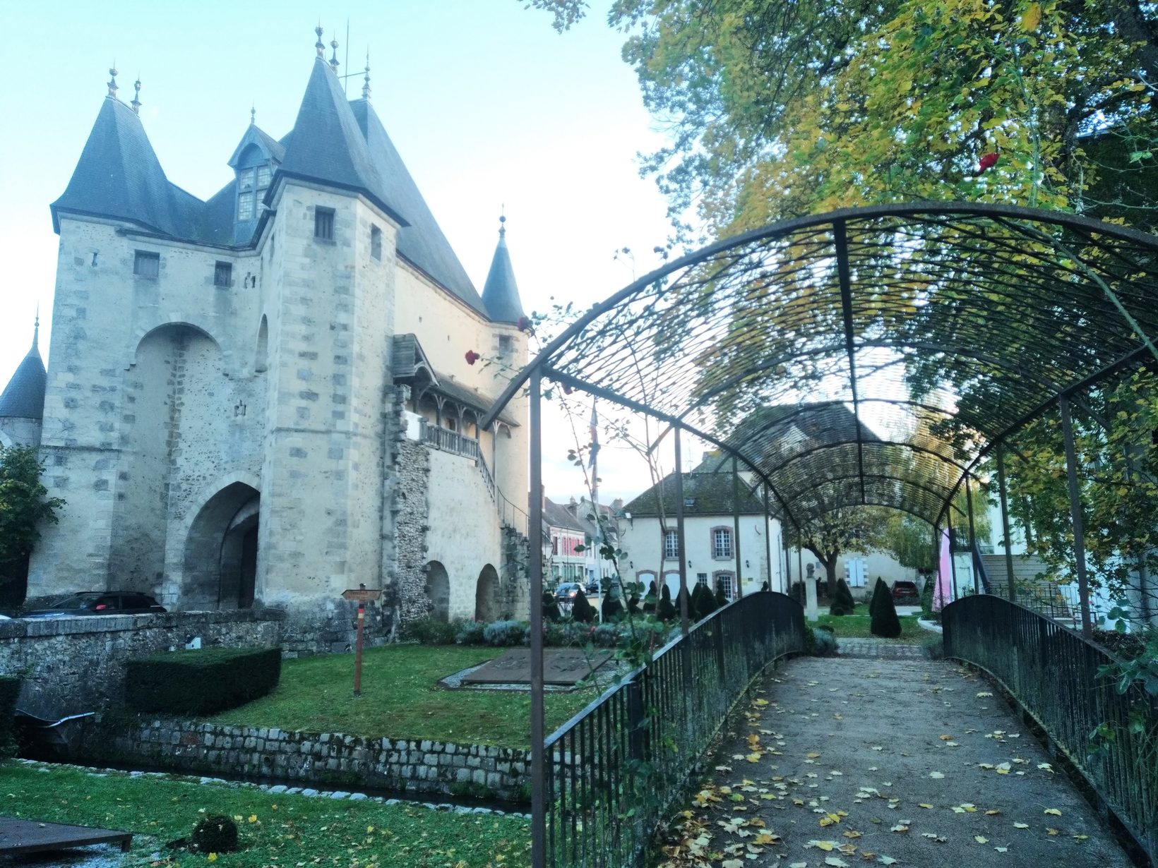 13c Gatehouse at Villeneuve-sur-Yonne